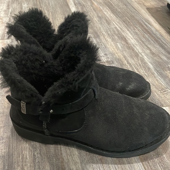 UGG Women's Elisa Suede Short Ankle Boots size 5.5 - Picture 5 of 11